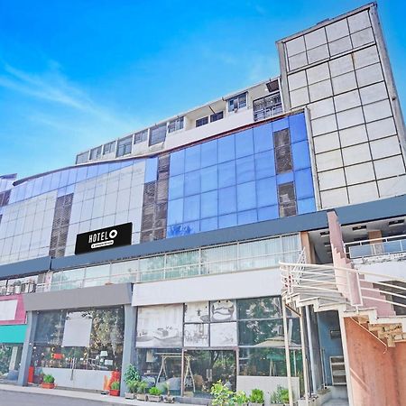 Hotel O S. G. Highway Formerly I Land Park Ahmedabad Buitenkant foto