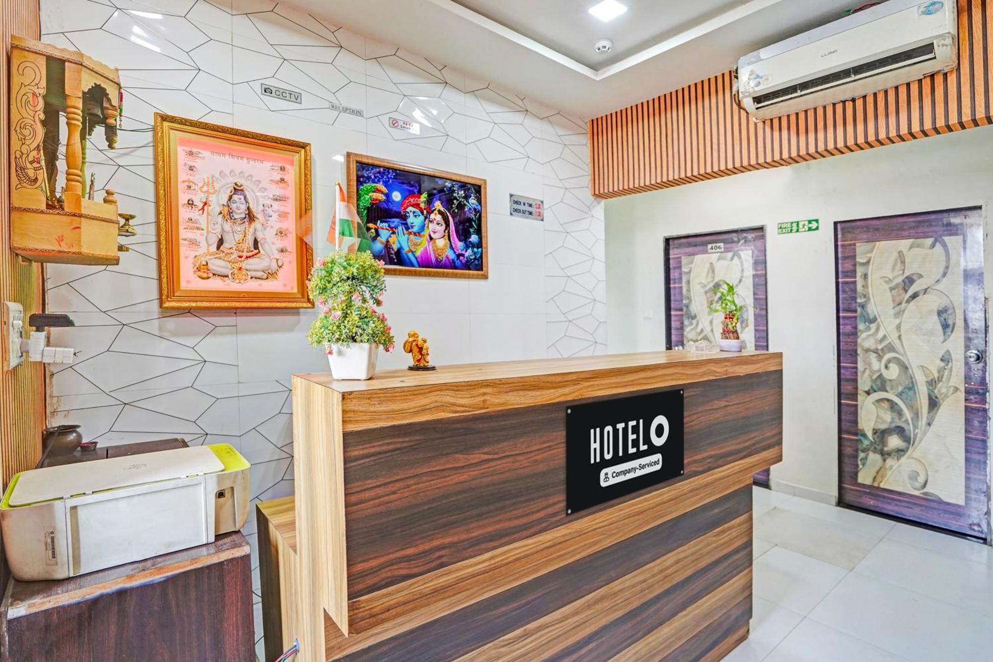 Hotel O S. G. Highway Formerly I Land Park Ahmedabad Buitenkant foto